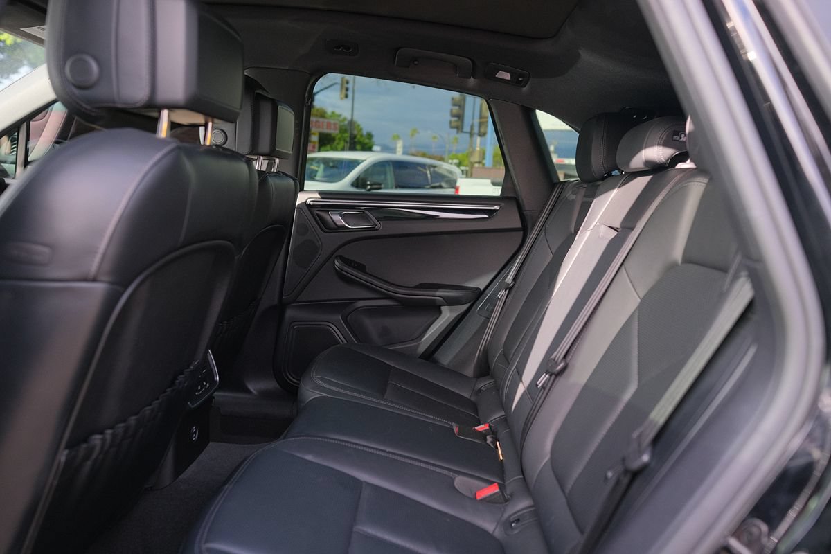 Used 2023 Porsche Macan Turbo AWD/4WD image 37