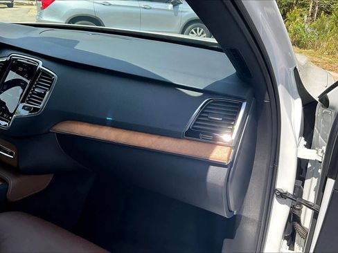 Used 2024 Volvo XC90 B6 Plus w/ Protection Package Premier image 18