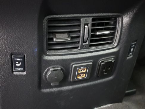 Used 2022 Nissan Titan PRO-4X w/ Pro-4x Convenience Package image 30