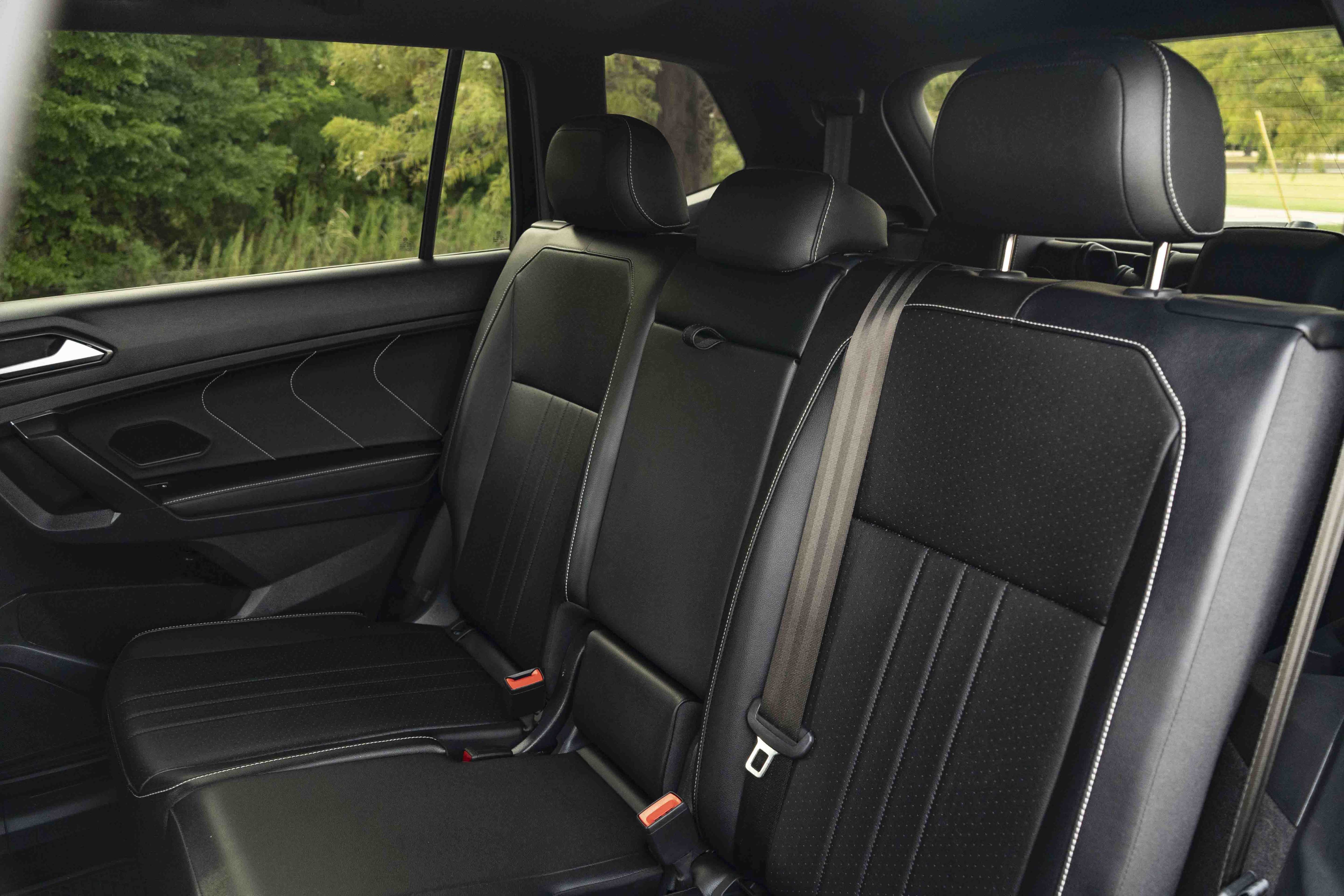 Certified 2023 Volkswagen Tiguan SE R-Line FWD image 15
