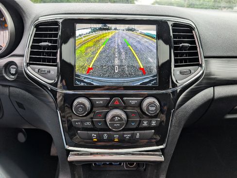 Used 2019 Jeep Grand Cherokee Altitude AWD/4WD image 25