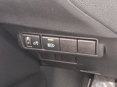 Used 2025 Toyota Corolla Cross XLE AWD/4WD image 26