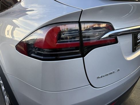 Used 2017 Tesla Model X 75D AWD/4WD image 7