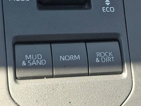 Used 2024 Toyota Highlander LE image 24