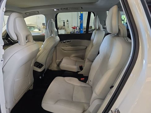 Used 2020 Volvo XC90 T6 Momentum w/ Protection Package AWD/4WD image 4