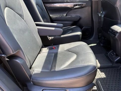 Used 2020 Toyota Highlander Platinum AWD/4WD image 20
