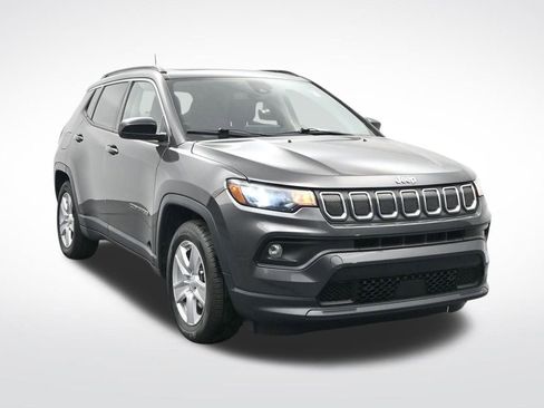 Used 2022 Jeep Compass Latitude w/ Sun and Sound Group image 3