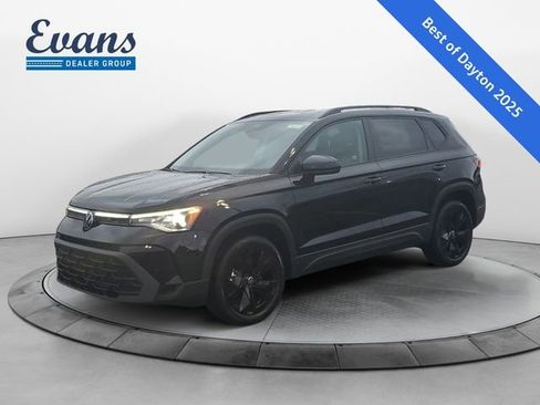 New 2026 Volkswagen Taos SE FWD image 1