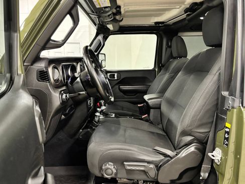Used 2020 Jeep Wrangler Sport AWD/4WD image 16