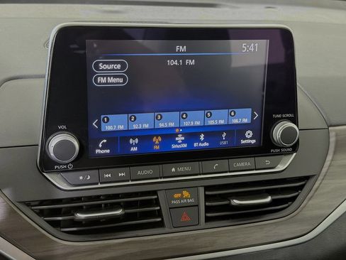 Used 2025 Nissan Altima 2.5 SV FWD image 16