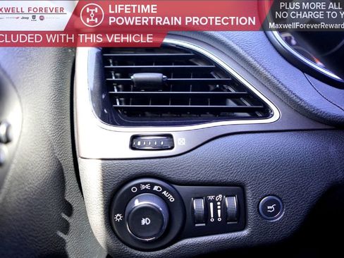 Used 2019 Jeep Cherokee Limited image 20