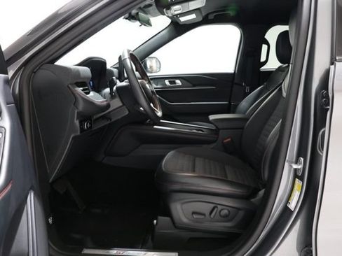 Used 2025 Ford Explorer ST-Line AWD/4WD image 17