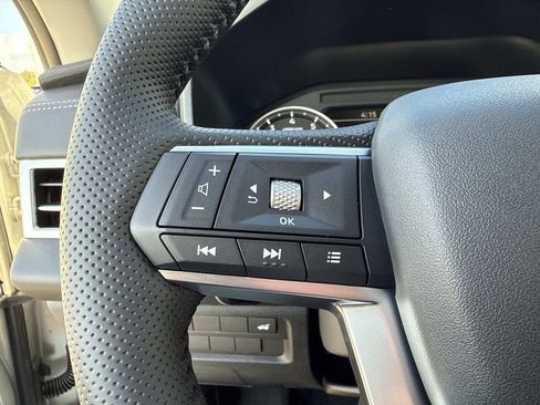 New 2026 Mitsubishi Outlander SE image 32