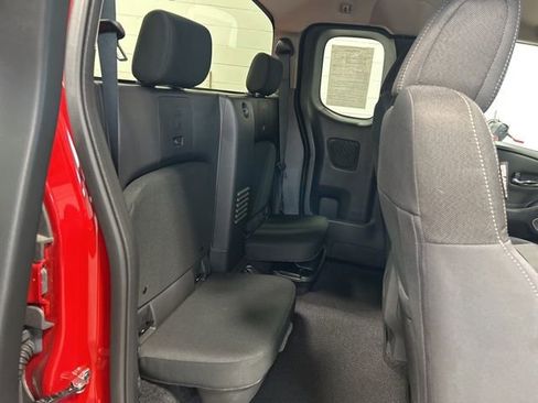 Used 2025 Nissan Frontier SV image 14