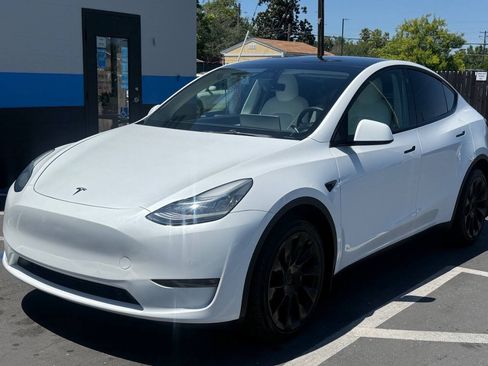 Used 2021 Tesla Model Y Long Range AWD/4WD image 2