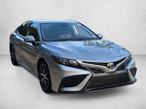 Certified 2021 Toyota Camry SE FWD image 3