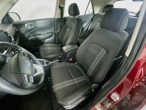 Used 2025 Hyundai Venue SEL FWD image 13