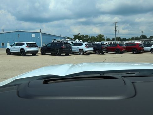 New 2026 GMC Sierra 1500 AT4 w/ AT4 Premium Package AWD/4WD image 18