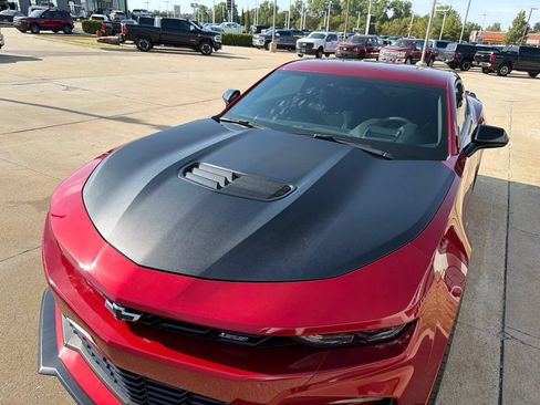 Used 2021 Chevrolet Camaro SS RWD image 6