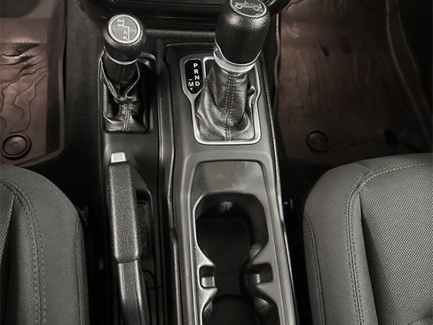 Used 2018 Jeep Wrangler Unlimited Sport S image 18
