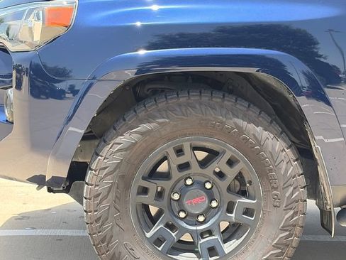Used 2022 Toyota 4Runner SR5 Premium w/ Moonroof Package RWD image 5