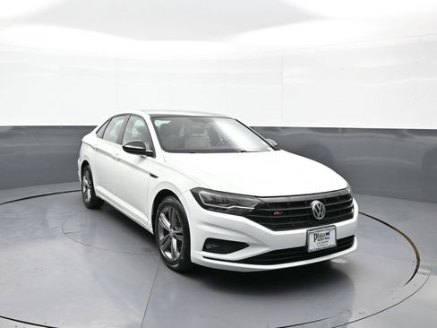 Used 2020 Volkswagen Jetta R-Line w/ R-Line Cold Weather Package FWD image 3