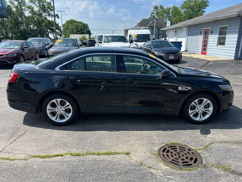 Used 2017 Ford Taurus SE FWD image 2