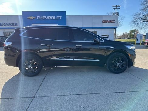 Used 2023 Buick Enclave Essence w/ Sport Touring Edition image 2