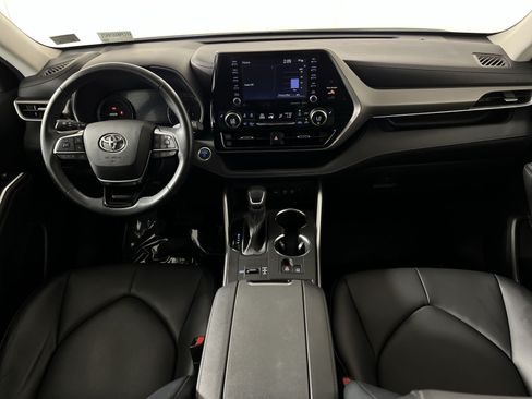 Used 2021 Toyota Highlander XLE AWD/4WD image 22