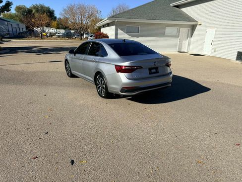 Used 2022 Volkswagen Jetta S image 3