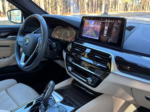 Used 2023 BMW 530i w/ Convenience Package image 20