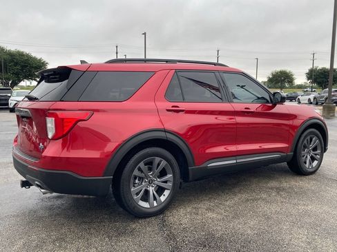 Used 2023 Ford Explorer XLT w/ Equipment Group 202A RWD image 5