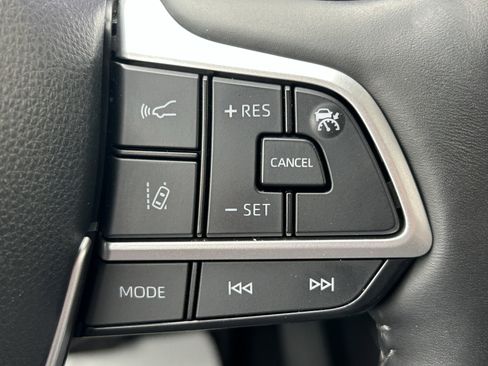 Used 2023 Toyota Highlander Platinum image 29