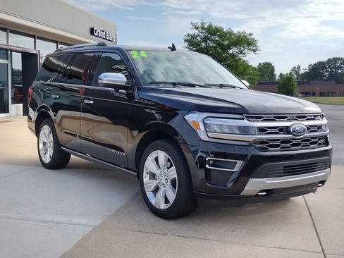 Used 2024 Ford Expedition Platinum AWD/4WD image 3