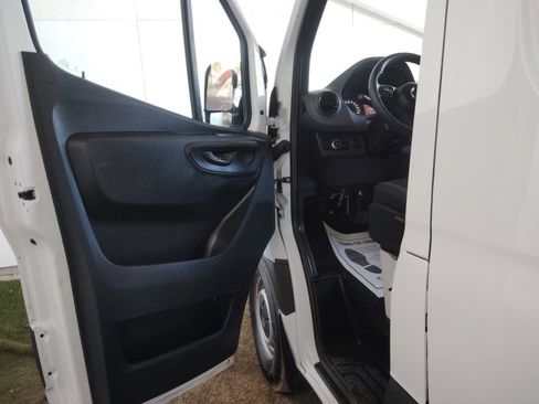 Used 2023 Mercedes-Benz Sprinter 2500 image 17