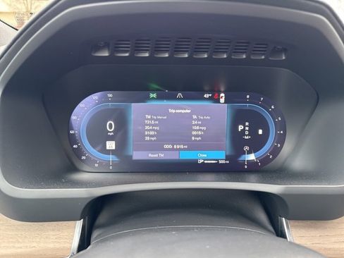 Used 2025 Volvo XC90 B5 Plus image 12