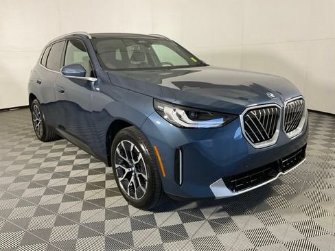 Used 2025 BMW X3 xDrive30i AWD/4WD image 3