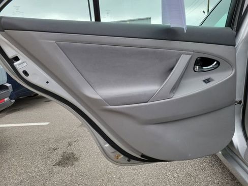 Used 2011 Toyota Camry image 11