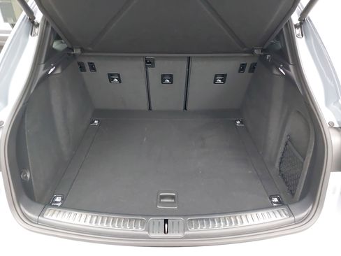 Certified 2025 Porsche Macan image 14