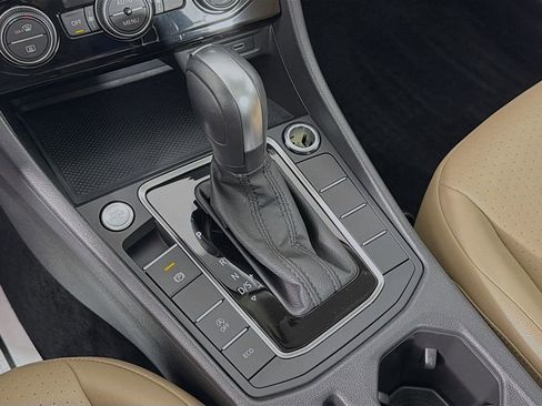 Used 2020 Volkswagen Jetta SE w/ SE Cold Weather Package image 16