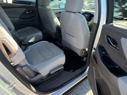 Used 2021 Chevrolet Traverse LT image 19