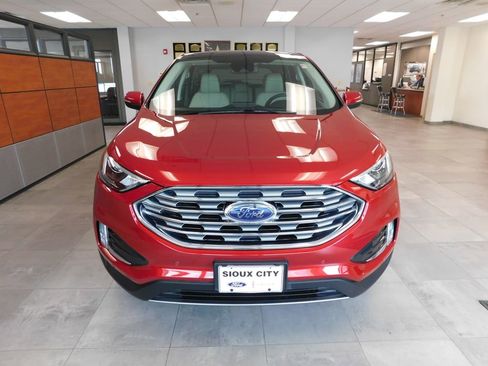 Certified 2022 Ford Edge Titanium AWD/4WD image 2