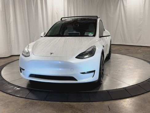 Used 2023 Tesla Model Y Performance image 4