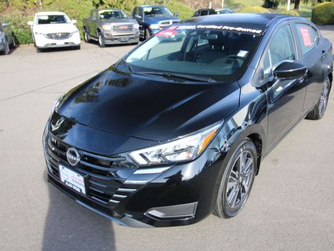 Used 2025 Nissan Versa SV w/ Trunk Package image 7