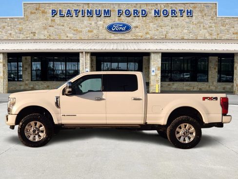 Used 2022 Ford F250 Platinum w/ FX4 Off-Road Package image 3