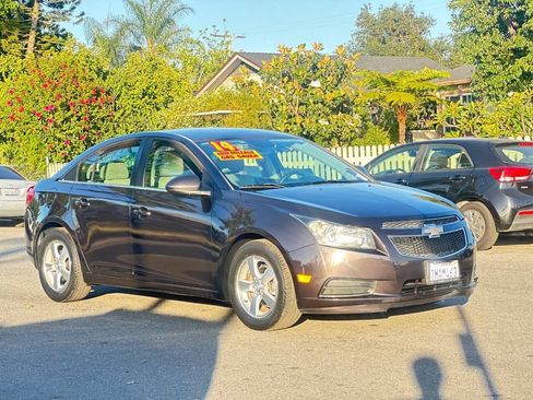 Used 2014 Chevrolet Cruze LT FWD image 2
