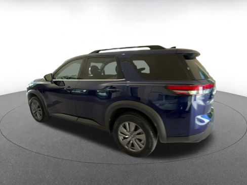 Used 2025 Nissan Pathfinder SV image 10
