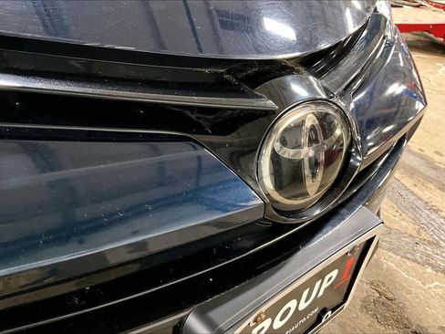 Used 2018 Toyota Corolla LE image 28