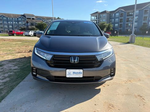 Certified 2024 Honda Odyssey Touring image 3