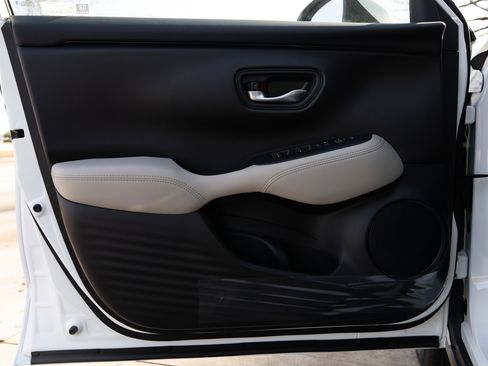 Certified 2026 Honda HR-V LX image 38